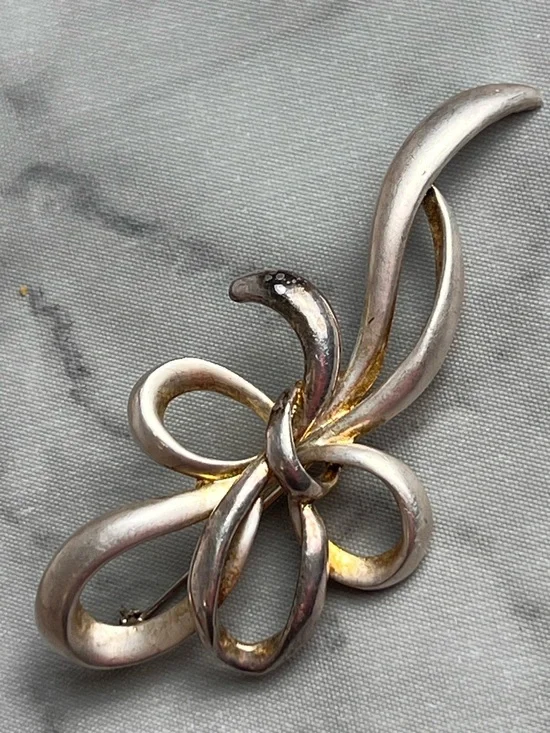 Vintage Abstract Ribbon Swirl Brooch Silver Gold Tone Sculptural Statement Pin - Picture 2 of 4